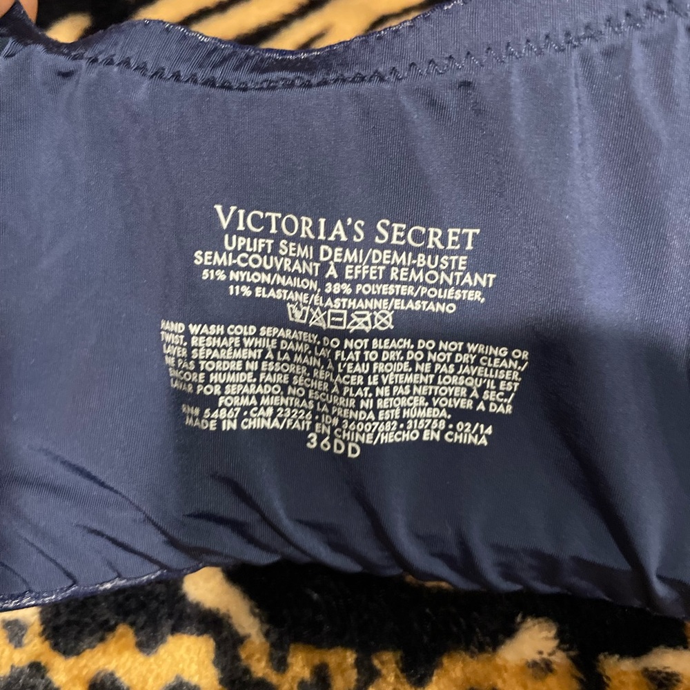 Victoria’s Secret 36 DD uplift semi Demi bra - Picture 2 of 2